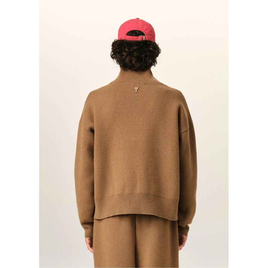 Pull AMI Paris col montant boutonné en laine camel