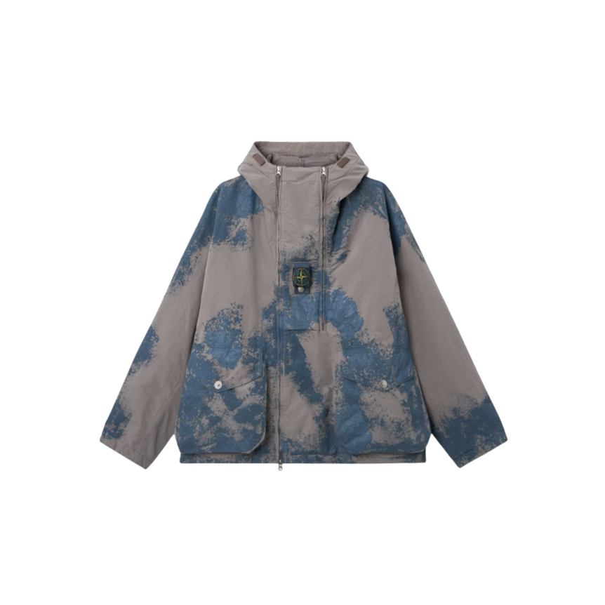 Parka courte matelassée STONE ISLAND à capuche gris avec finition bleue peinte à la main
