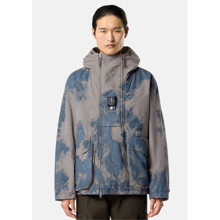Parka courte matelassée STONE ISLAND à capuche gris avec finition bleue peinte à la main