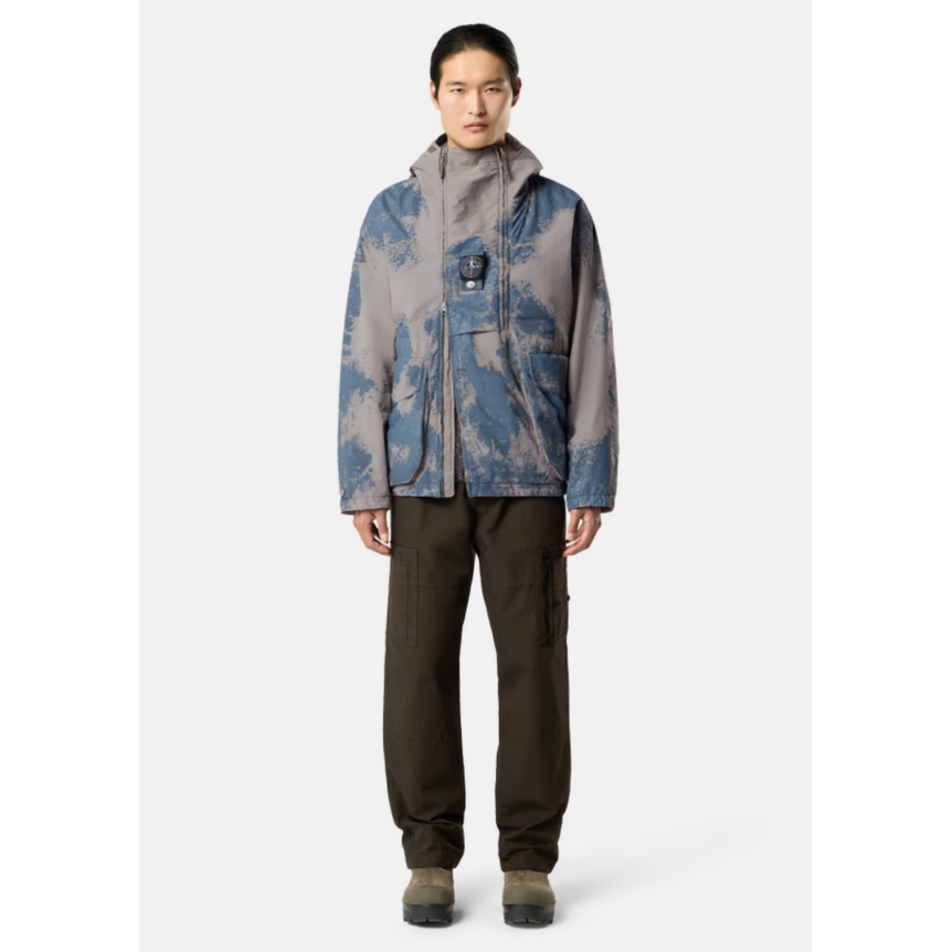 Parka courte matelassée STONE ISLAND à capuche gris avec finition bleue peinte à la main