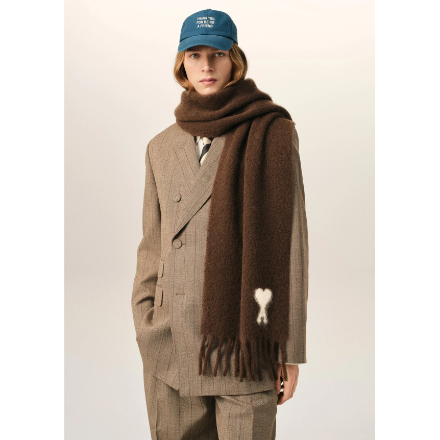 Echarpe oversize AMI Paris laine mélangée alpaga marron chocolat cœur blanc franges