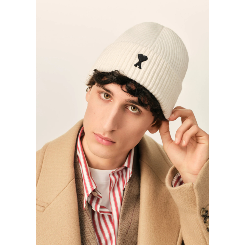 Bonnet AMI Paris maille laine mérinos écru revers cœur noir