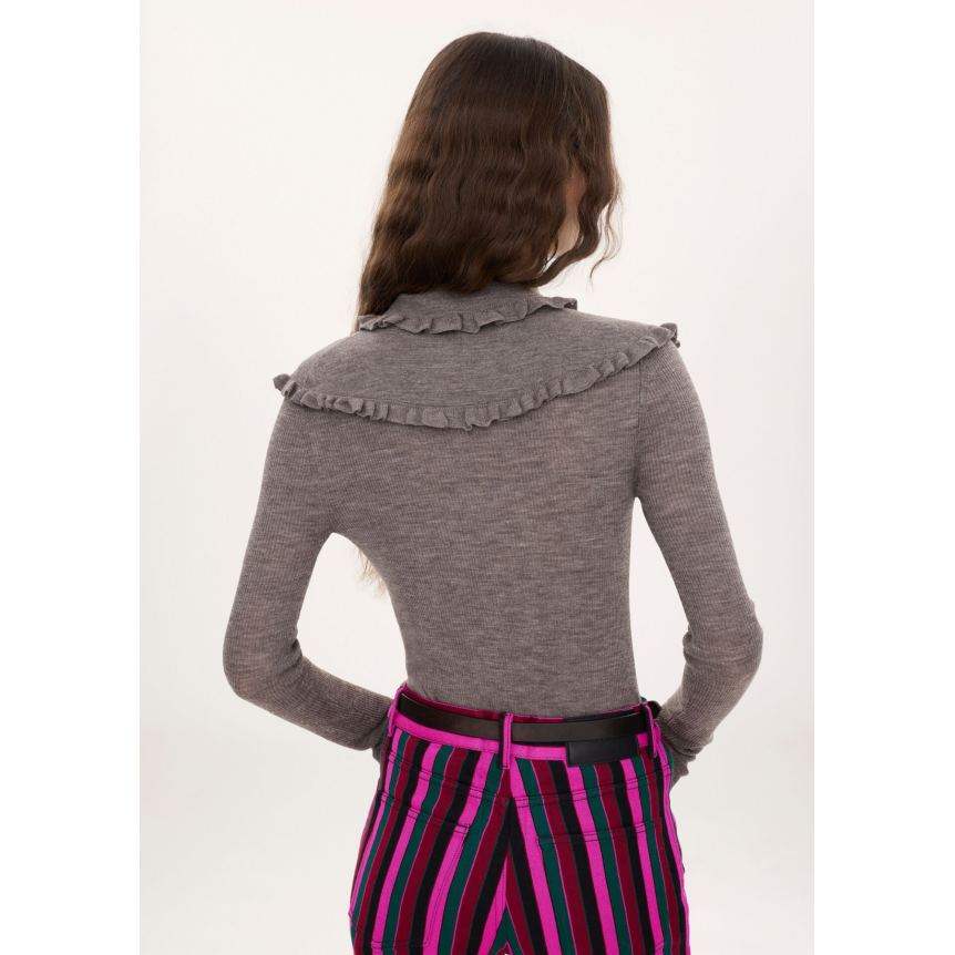 Top Pull CHLOE henley ajusté en maille de laine extrafine gris clair volants boutons