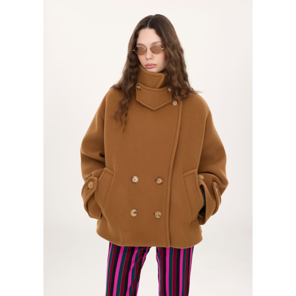 Manteau court oversize croisé CHLOE en laine douce camel mentonnière bouton corne