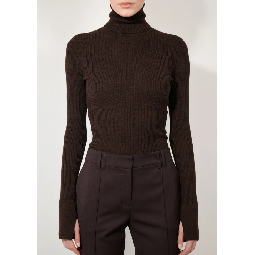 Pull col roulé BARBARA BUI en laine mérinos côtelé marron chocolat