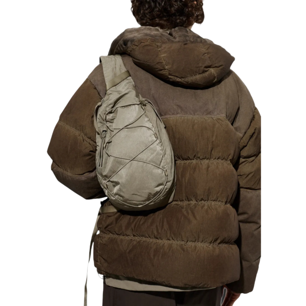 Sac bandoulière CP COMPANY banane satin Nylon B brillant kaki poche filet