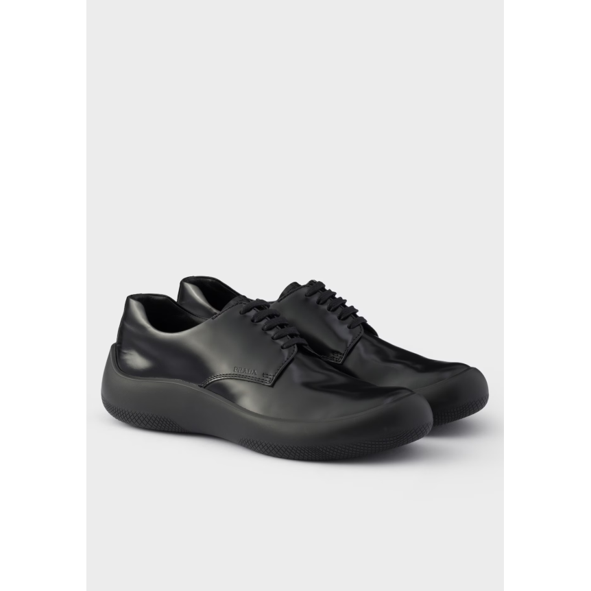 Derbies à lacets PRADA en cuir de veau  brossé noir