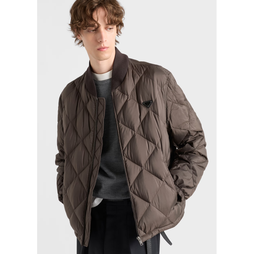 PRADA Blouson zippé matelassée losange nylon kaki col marron