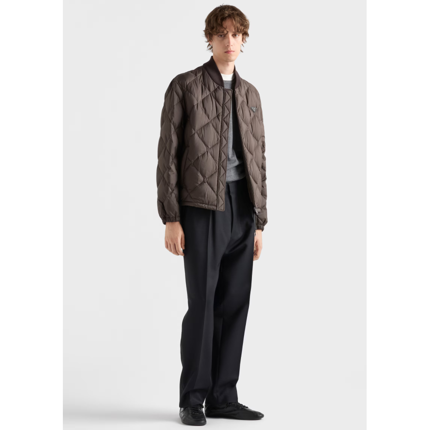 PRADA Blouson zippé matelassée losange nylon kaki col marron