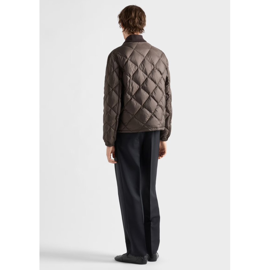 PRADA Blouson zippé matelassée losange nylon kaki col marron