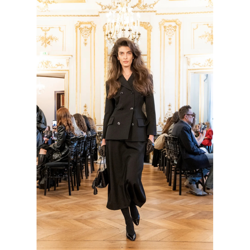 Jupe crayon MAGDA BUTRYM sans couture fendue laine noire