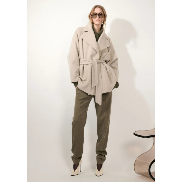Manteau court BARABRA BUI gros col croisé ceinture laine cachemire gris beige