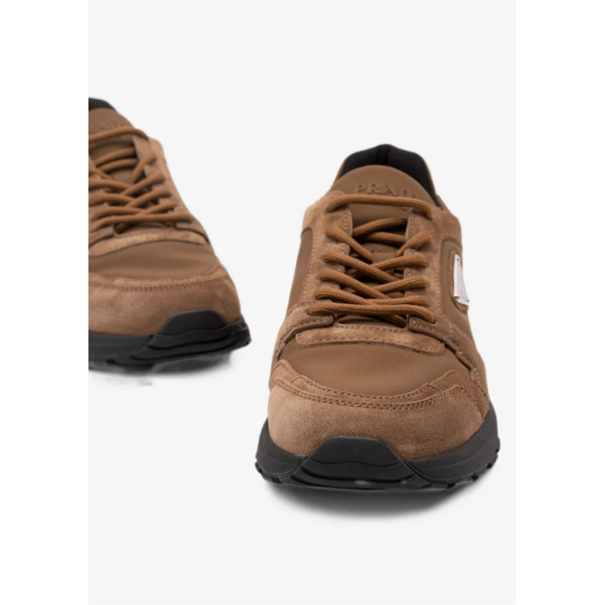 Basket Sneaker PRADA Prax en daim et Re Nylon marron clair semelle noire