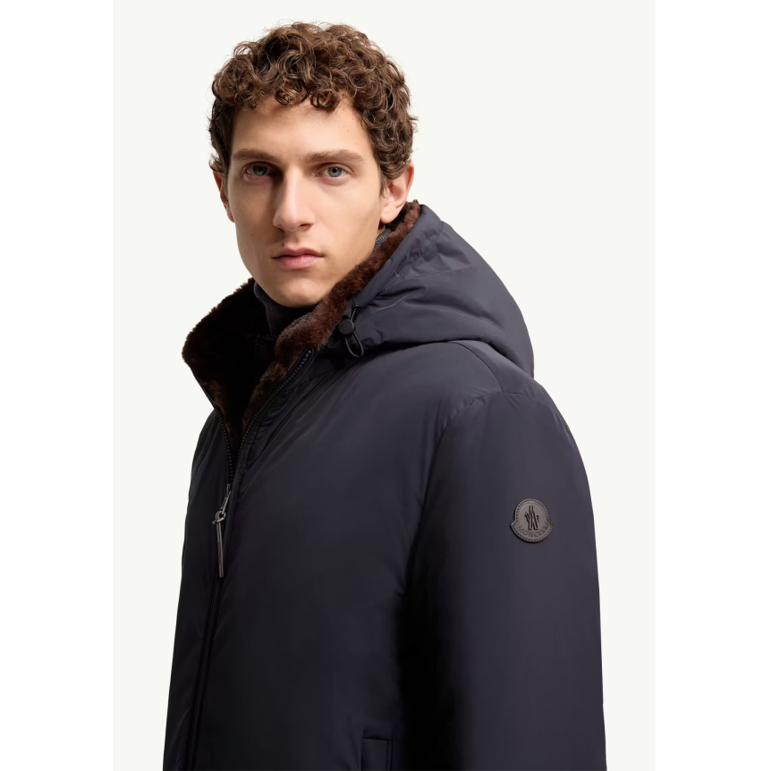 Doudoune courte MONCLER Zambood nylon bleu marine capuche fourrure marron