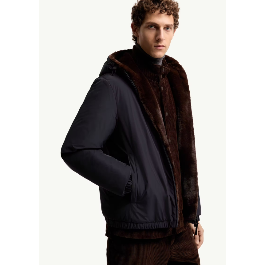 Doudoune courte MONCLER Zambood nylon bleu marine capuche fourrure marron