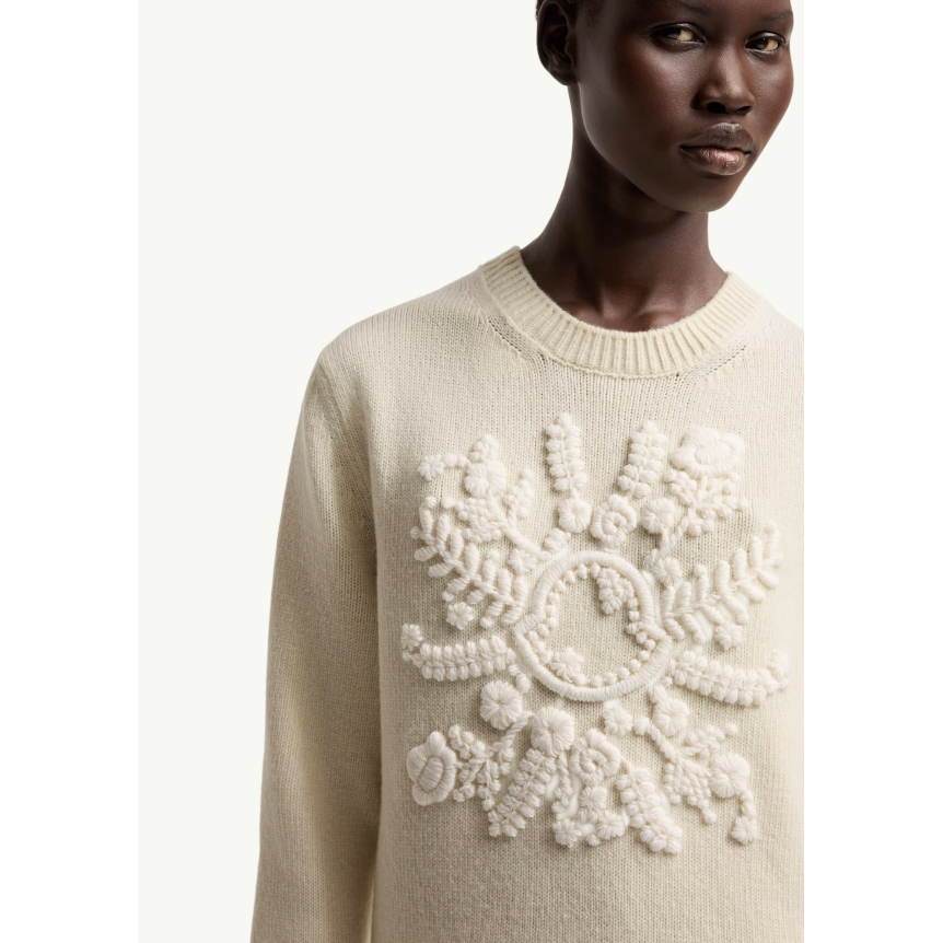 Pull col rond MONCLER en laine et cachemire mélangés écru broderie flocon blanc