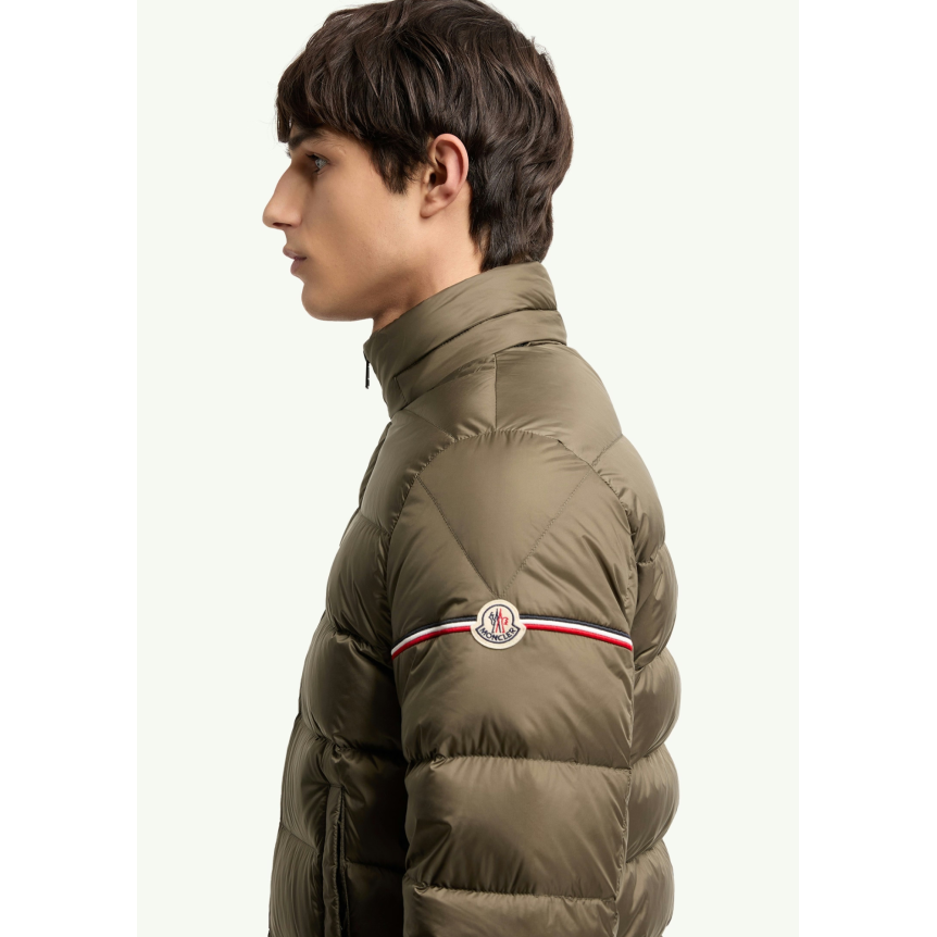 Doudoune courte à capuche MONCLER Ravenlock nylon kaki bande tricolore manche
