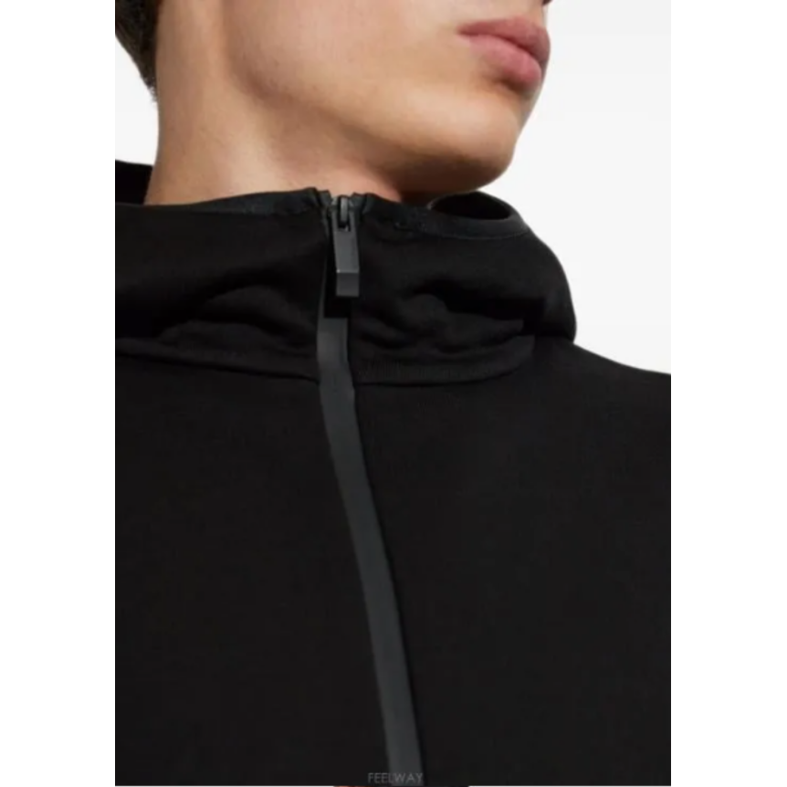 Sweat shirt à capuche zippé MONCLER noir poches zippées logo noir mat
