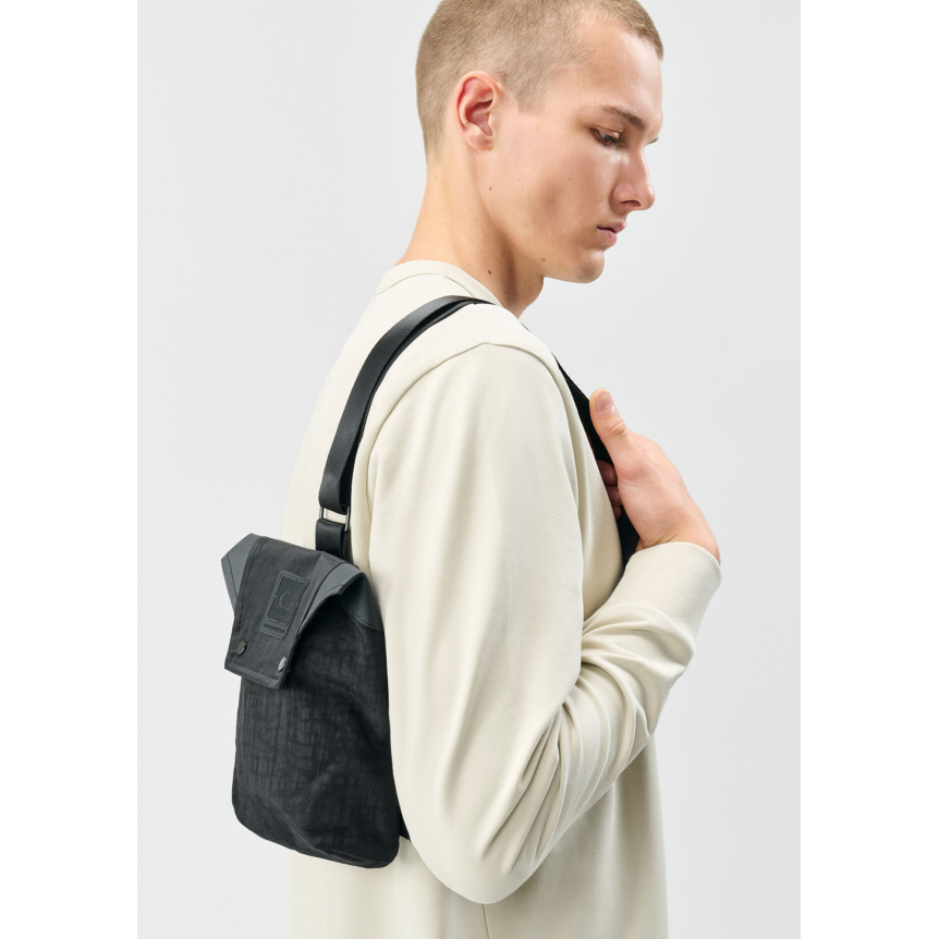 Sac à bandoulière CP COMPANY tissu polyamide Quartz noir Metropolis Series