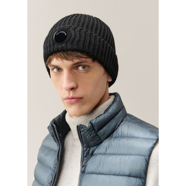 Bonnet CP COMPANY laine mérinos extra fine noir Lentille