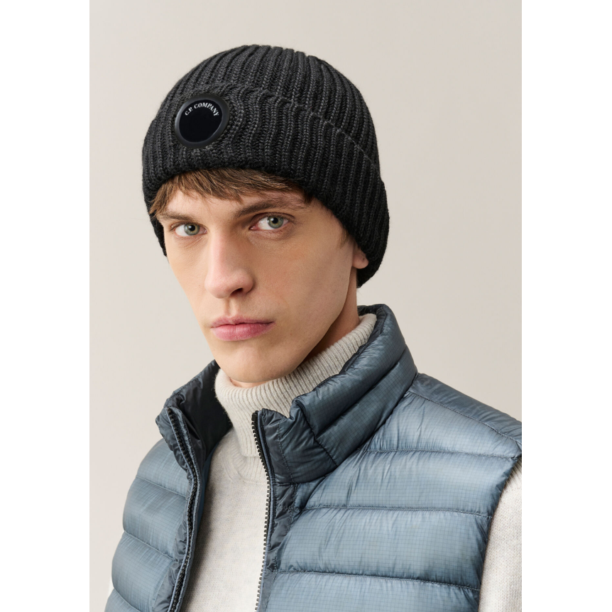 Bonnet CP COMPANY laine mérinos extra fine noir Lentille