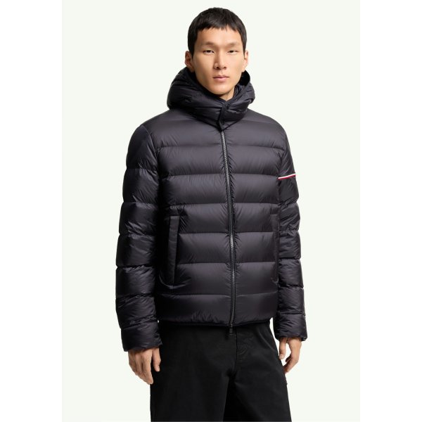 Doudoune courte à capuche MONCLER Ravenlock nylon bleu marine bande tricolore manche